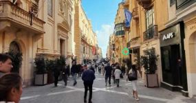 &Sigma;&upsilon;&mu;&mu;&epsilon;&tau;&omicron;&chi;ή &sigma;&tau;&omicron;&nu; &mu;&alpha;&rho;&alpha;&theta;ώ&nu;&iota;&omicron; &tau;&eta;&sigma; &Mu;ά&lambda;&tau;&alpha;&sigmaf;